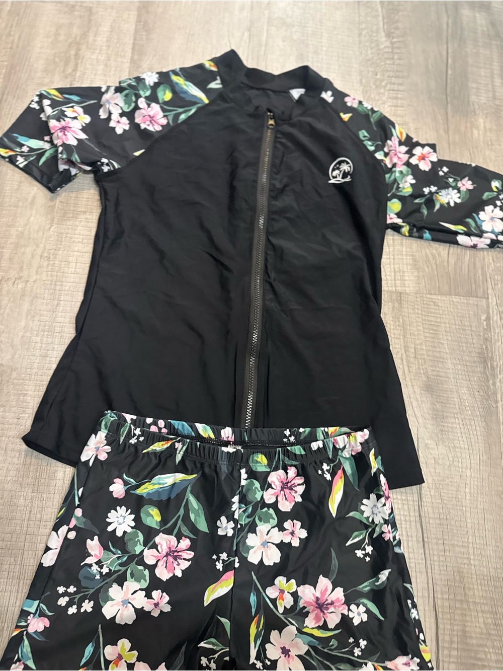 Women's Black Floral Short-Sleeve Rash Guard Set